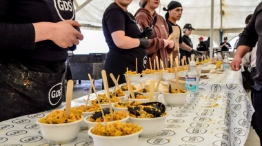 En Ushuaia degustaron 15 mil porciones de paella tras el desfile