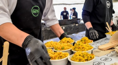 En Ushuaia degustaron 15 mil porciones de paella tras el desfile
