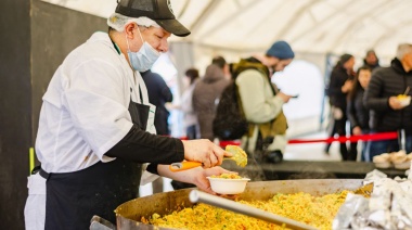En Ushuaia degustaron 15 mil porciones de paella tras el desfile