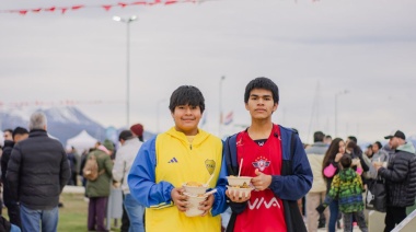 En Ushuaia degustaron 15 mil porciones de paella tras el desfile