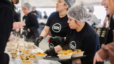 En Ushuaia degustaron 15 mil porciones de paella tras el desfile