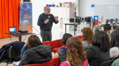 Gobierno y la UNIR española entregarán 150 becas a docentes para capacitaciones