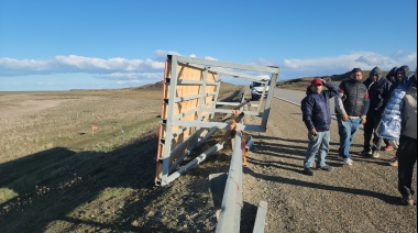 El viento voló la carga estructural de un camión