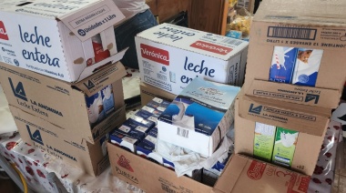 Peña Libertadores de América 2014 entregó leche a comedor comunitario