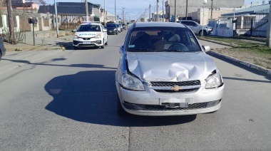 Choque en el barrio Mutual con una mujer herida