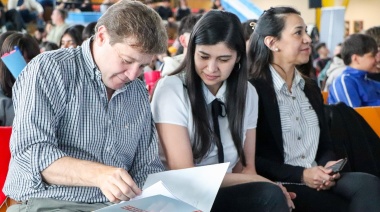 Jóvenes entregaron al gobernador Melella las conclusiones del Congreso Provincial de Estudiantes