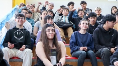 Jóvenes entregaron al gobernador Melella las conclusiones del Congreso Provincial de Estudiantes