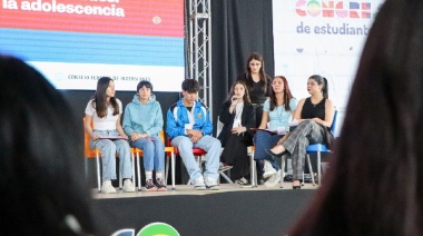 Jóvenes entregaron al gobernador Melella las conclusiones del Congreso Provincial de Estudiantes