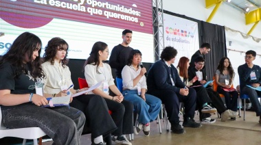 Jóvenes entregaron al gobernador Melella las conclusiones del Congreso Provincial de Estudiantes