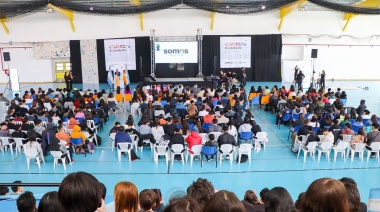Jóvenes entregaron al gobernador Melella las conclusiones del Congreso Provincial de Estudiantes