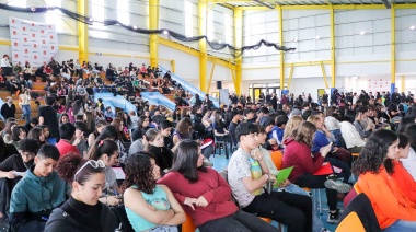 Jóvenes entregaron al gobernador Melella las conclusiones del Congreso Provincial de Estudiantes