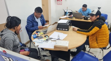 El Vicecónsul de Bolivia visita la provincia para facilitar trámites de documentación