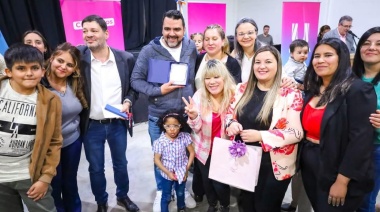 La Municipalidad de Ushuaia entregó 34 decretos de preadjudicación a familias de mujeres cooperativistas