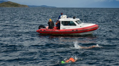 Nadadores argentinos y chilenos realizaron una travesía por el Canal Beagle