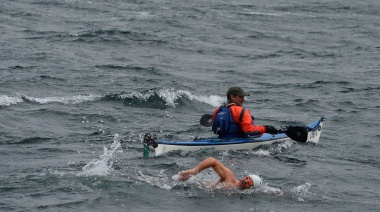 Nadadores argentinos y chilenos realizaron una travesía por el Canal Beagle