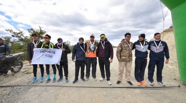 Adrenalina y deporte en el Triatlón de Defensa Civil