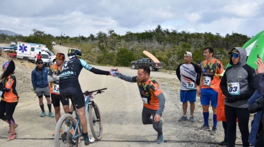 Adrenalina y deporte en el Triatlón de Defensa Civil