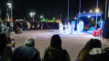 Tolhuin dio inicio a las festividades con el encendido del árbol navideño