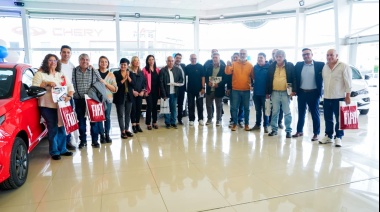 Con apoyo del Gobierno provincial se realizó una nueva entrega de autos 0KM a taxistas y remiseros