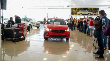 Con apoyo del Gobierno provincial se realizó una nueva entrega de autos 0KM a taxistas y remiseros