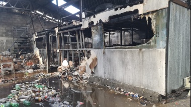 El fuego devastó un depósito repleto de mercaderías de la distribuidora Soda Sur