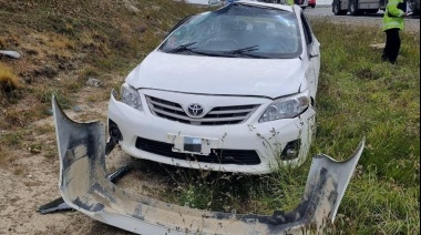 Despiste y vuelco de familia que salía de vacaciones en la ruta 3