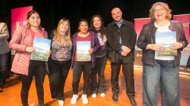 La Municipalidad de Ushuaia entregó  69 decretos de preadjudicación y canon de uso de tierras a vecinas y vecinos