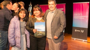 La Municipalidad de Ushuaia entregó  69 decretos de preadjudicación y canon de uso de tierras a vecinas y vecinos