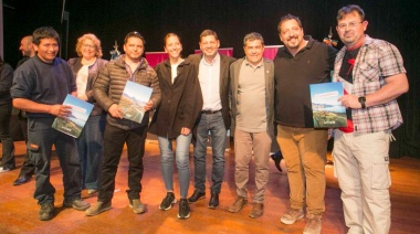 La Municipalidad de Ushuaia entregó  69 decretos de preadjudicación y canon de uso de tierras a vecinas y vecinos