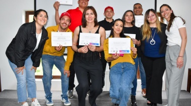 La Cámara de Comercio de Ushuaia entregó certificados a mujeres egresadas de los cursos de carnicería y soldadura