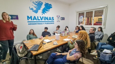 Dan a conocer los servicios de la municipalidad en las Casas de Jóvenes de Córdoba y La Plata
