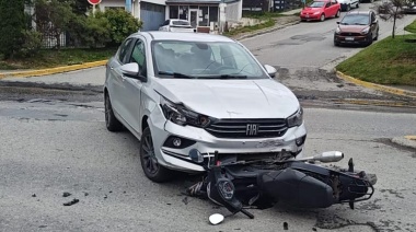 Saltó de la moto y evitó ser herido de consideración