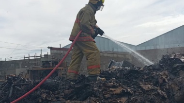 Se reactivó incendio en recicladora y ya hay 51 intervenciones en el lugar