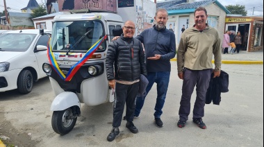 En un motocarro un colombiano llega a Ushuaia