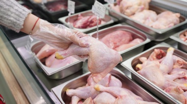 El consumo de carne tocó mínimos históricos y por primera vez en Argentina se comió más pollo