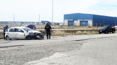 Hombre lesionado en choque entre camión y auto