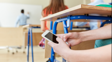 Prohibir o no el uso de celulares en las aulas