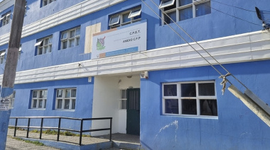 Evacuación preventiva en el colegio CPET por un cortocircuito en un aula