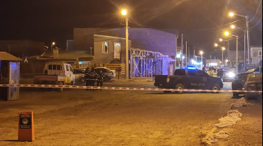 Un herido en un tiroteo de película, tras el ataque a una vivienda
