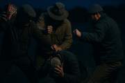 Noche de alcohol y furia en estancia San Julio: tres peones atacaron a golpes de puño a un compañero