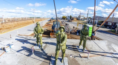 Las restauradas estatuas de los Soldados de Malvinas ya están instaladas en la nueva Plaza Cívica