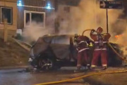 Chocó contra un cartel, su camioneta se incendió y terminó detenido por alcoholemia positiva
