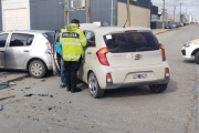 Dos conductores al hospital luego de un choque