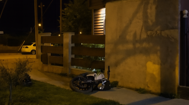 Choque y fuga en el barrio Intevu: buscan a una camioneta que atropelló a un motociclista
