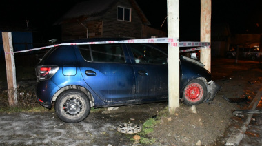 Alcoholizado y con hielo en la calzada, chocó contra un poste