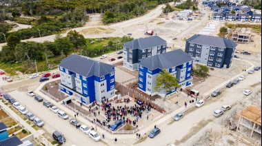Gobierno entregó 64 viviendas