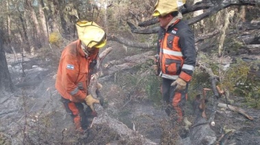 Incendio forestal se agrava por fuertes vientos y amenaza con expandirse