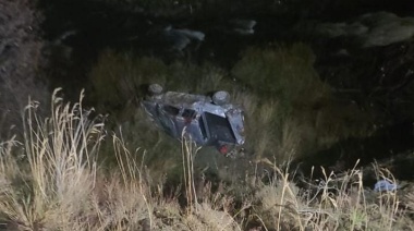 Un joven fallecido y otro herido al desbarrancar con una camioneta