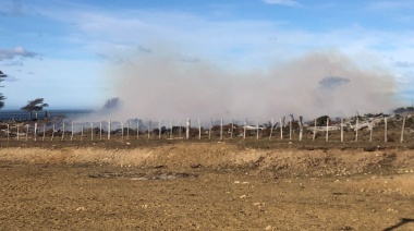 Incendio forestal moviliza a brigadas de emergencia en plena alerta por vientos fuertes