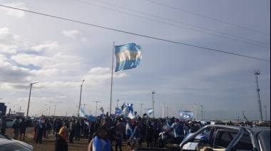 Los fueguinos se lanzaron a la calle para festejar el triunfo de la Selección